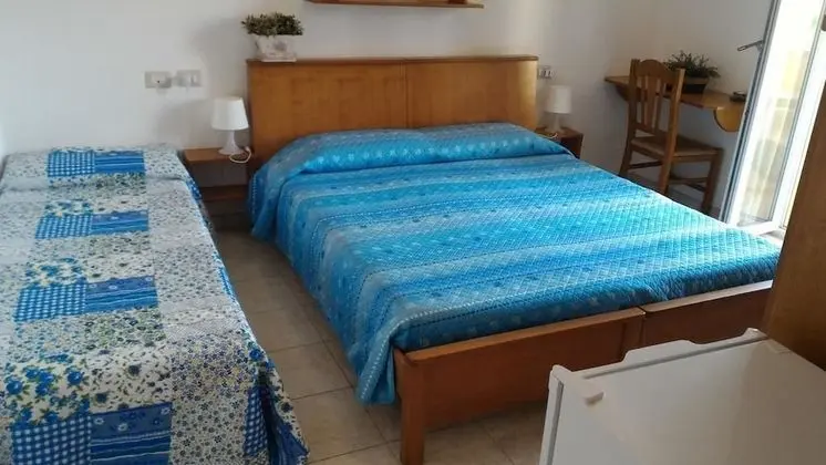 Tek Büyük Yataklı Oda, Balkon, Kısmi Deniz Manzaralı
