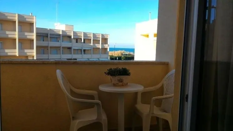 Tek Büyük Yataklı Oda, Balkon, Kısmi Deniz Manzaralı