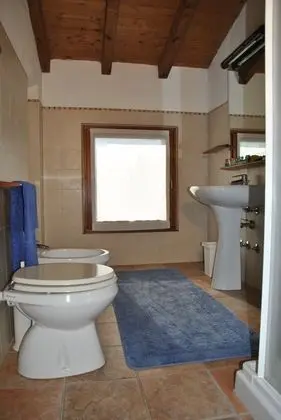 Üç Kişilik Oda, Ortak Banyo