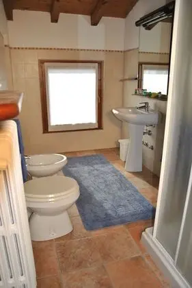 Üç Kişilik Oda, Ortak Banyo