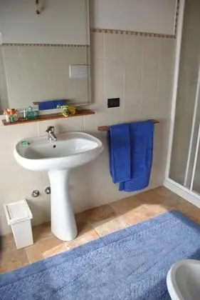 Üç Kişilik Oda, Ortak Banyo