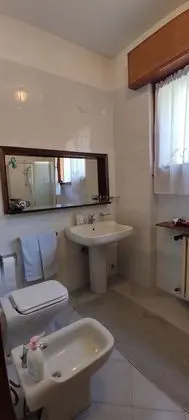 Üç Kişilik Oda, Ortak Banyo