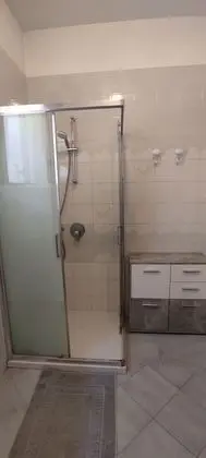 Üç Kişilik Oda, Ortak Banyo