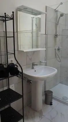 Economy Tek Büyük veya İki Ayrı Yataklı Oda, Ortak Banyo, Bahçe Manzaralı