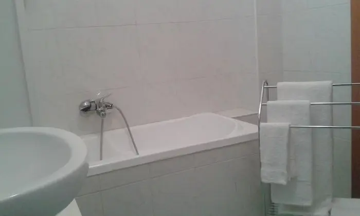Tek Büyük Yataklı Oda, Banyolu/Duşlu