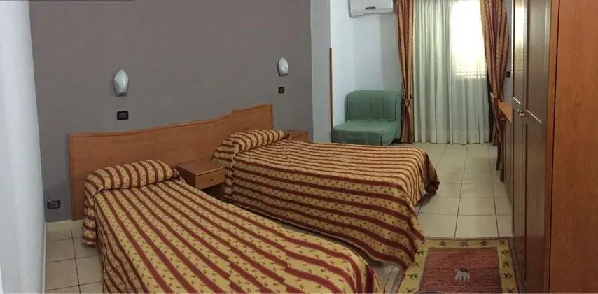 Basic Üç Kişilik Oda