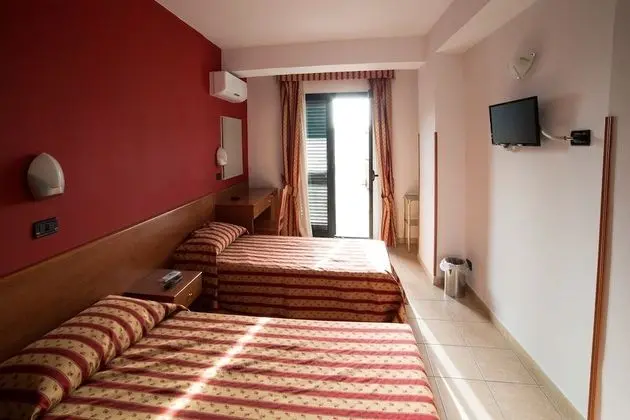 Tek Büyük veya İki Ayrı Yataklı Oda, Balkon