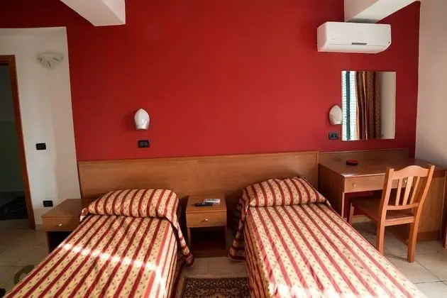 Tek Büyük veya İki Ayrı Yataklı Oda, Balkon