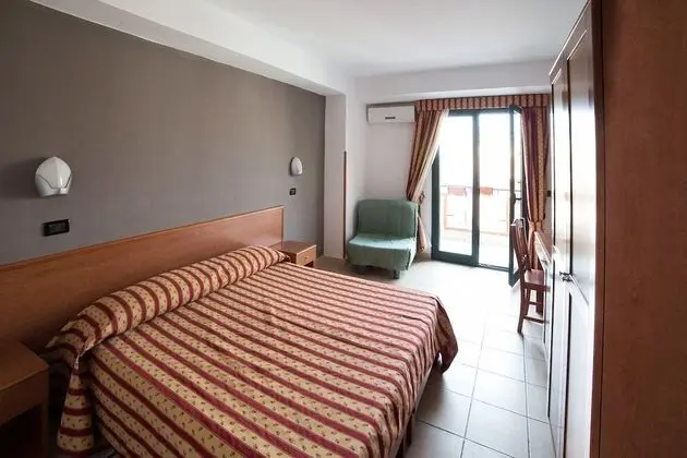 Tek Büyük veya İki Ayrı Yataklı Oda, Balkon