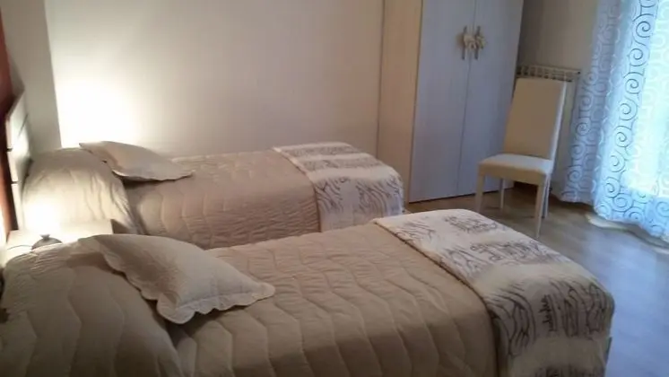 İki Ayrı Yataklı Oda, 2 Tek Kişilik Yatak, Ortak Banyo, Tepe Manzaralı