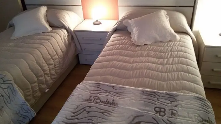 İki Ayrı Yataklı Oda, 2 Tek Kişilik Yatak, Ortak Banyo, Tepe Manzaralı