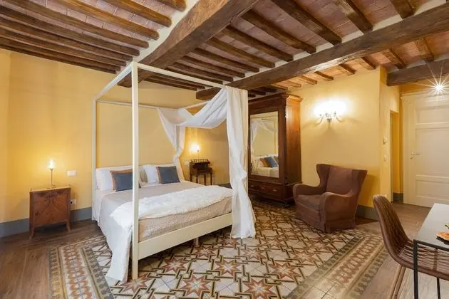 Junior Süit, Balkon