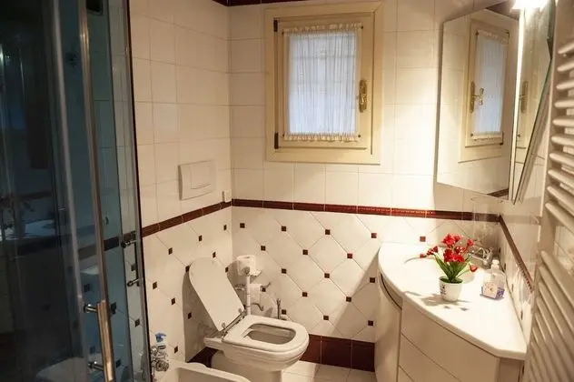 Tek Büyük Yataklı Oda, Özel Banyo (Piazza Maggiore)