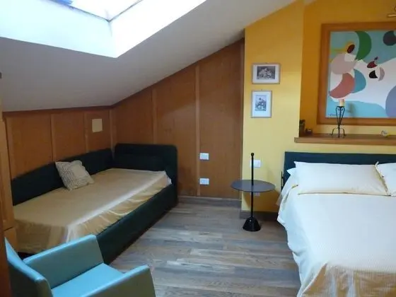 Üç Kişilik Oda (Yellow Mansard)