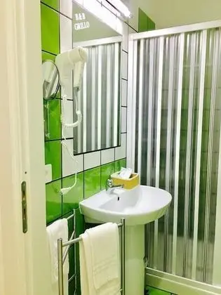 City Tek Büyük Yataklı Oda