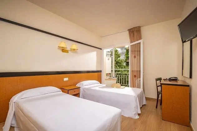 Basic Üç Kişilik Oda