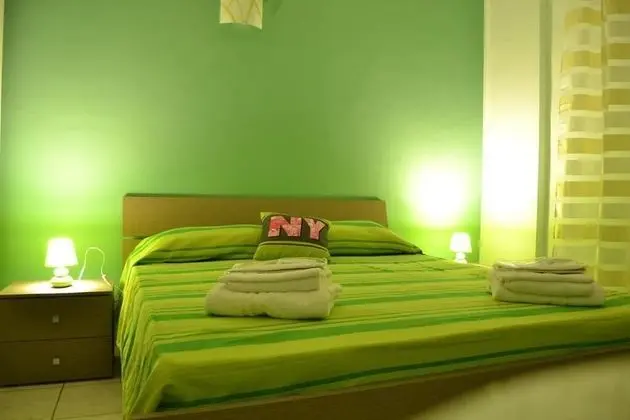 Standard Tek Büyük Yataklı Oda (Green)