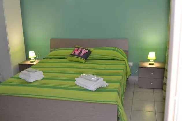 Standard Tek Büyük Yataklı Oda (Green)