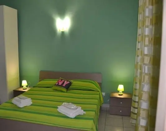 Standard Tek Büyük Yataklı Oda (Green)