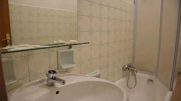 Tek Büyük veya İki Ayrı Yataklı Oda, Balkon