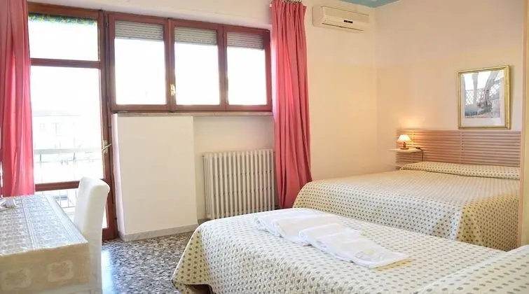 Üç Kişilik Oda, Balkon