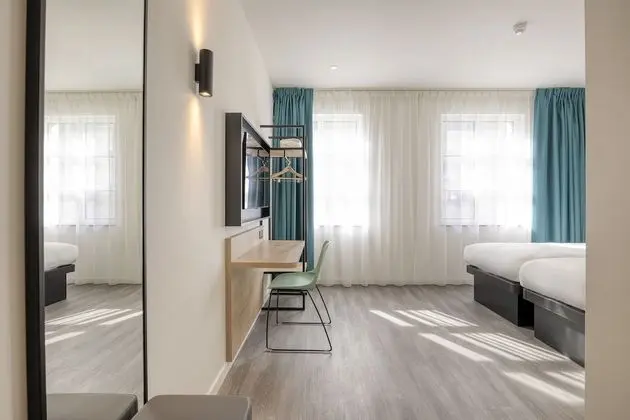 İki Ayrı Yataklı Oda, Sigara İçilmez