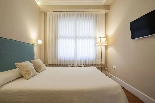 Basic Tek Büyük Yataklı Oda (Baño privado externo)