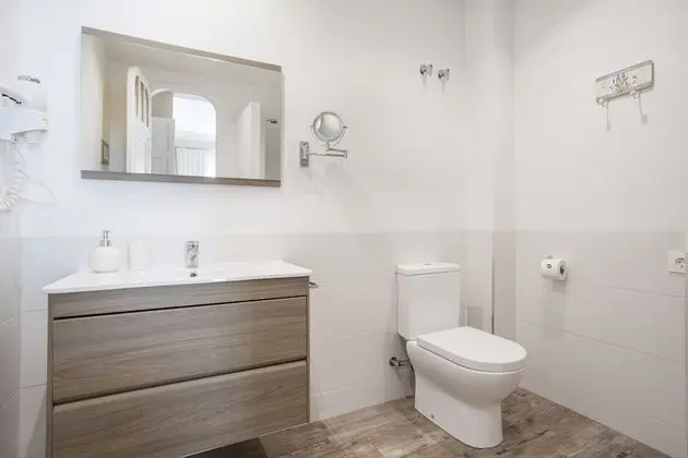 Basic Tek Büyük Yataklı Oda (Baño privado externo)