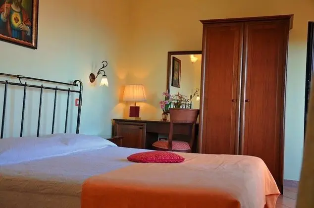 Tek Büyük veya İki Ayrı Yataklı Oda, Deniz Manzaralı