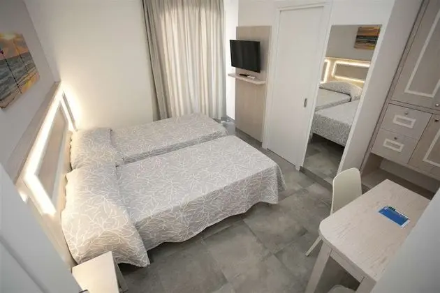 Tek Büyük veya İki Ayrı Yataklı Oda, Balkon