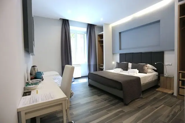 Üç Kişilik Oda