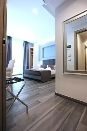 Üç Kişilik Oda