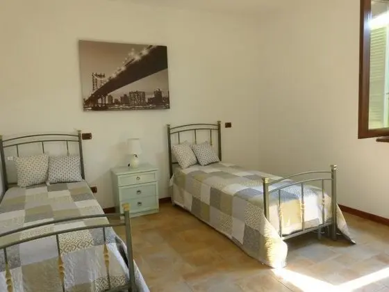 Tek Büyük veya İki Ayrı Yataklı Oda, Ortak Banyo