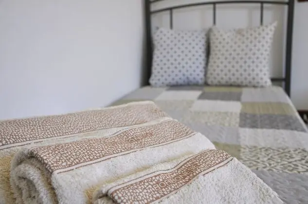 Tek Büyük veya İki Ayrı Yataklı Oda, Ortak Banyo