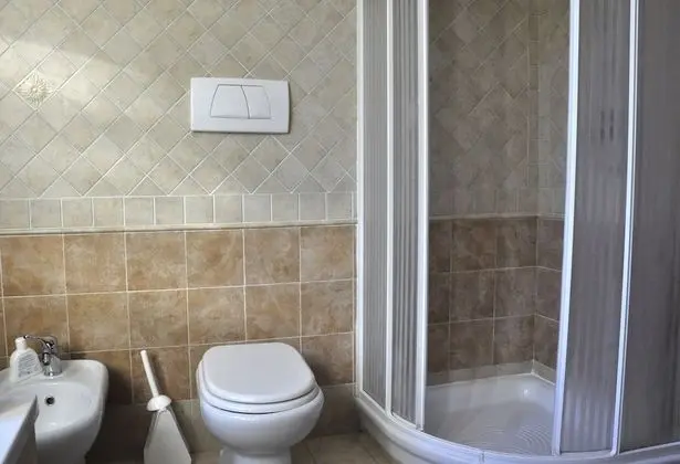 Tek Büyük veya İki Ayrı Yataklı Oda, Ortak Banyo