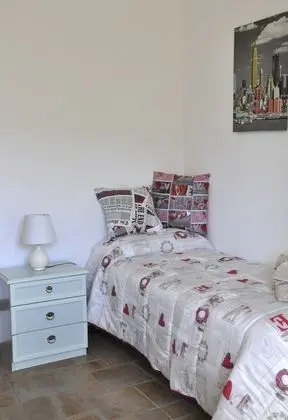 Tek Kişilik Oda, Ortak Banyo, Avlu Manzaralı