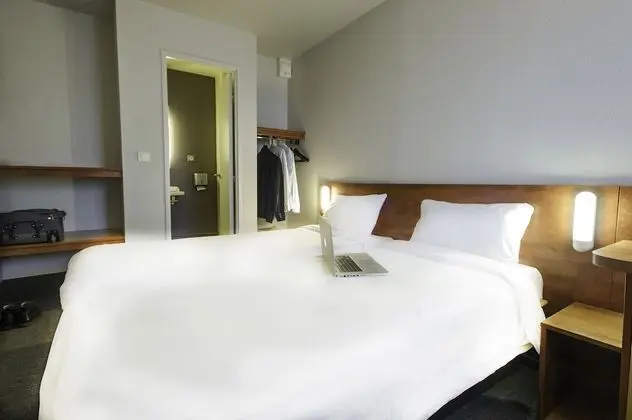 İki Ayrı Yataklı Oda, Sigara İçilmez