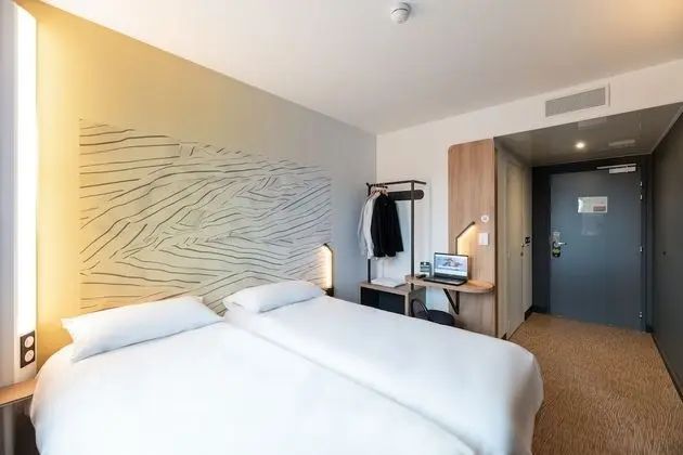 İki Ayrı Yataklı Oda, Sigara İçilmez