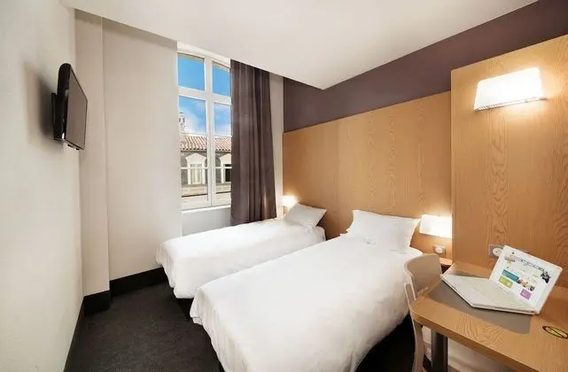 İki Ayrı Yataklı Oda, Sigara İçilmez