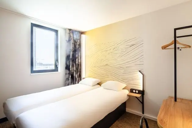 İki Ayrı Yataklı Oda, Sigara İçilmez