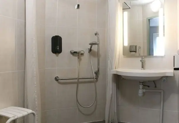 Tek Büyük Yataklı Oda, Engellilere Uygun, Sigara İçilmez
