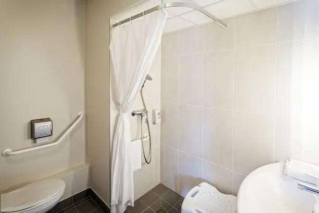 Tek Büyük Yataklı Oda, Engellilere Uygun, Sigara İçilmez