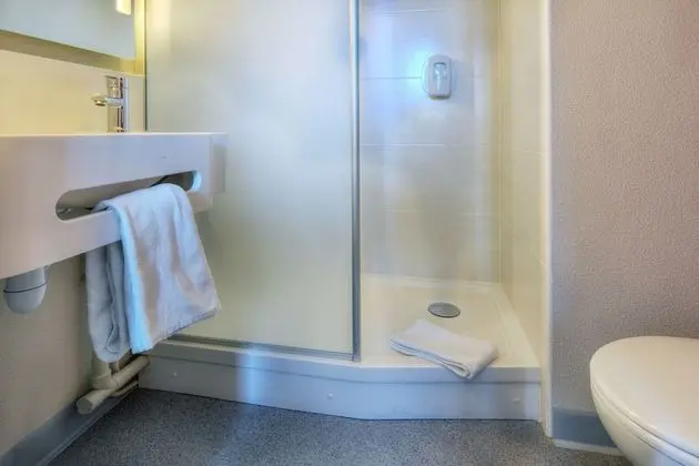 Dört Kişilik Oda, Sigara İçilmez