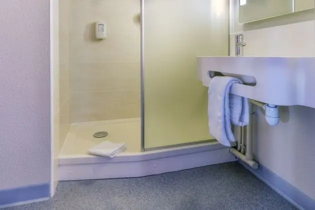 Tek Büyük Yataklı Oda, Sigara İçilmez