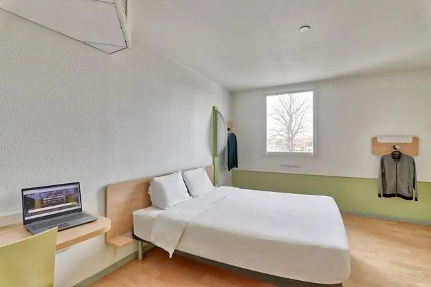 Tek Büyük Yataklı Oda, 1 Çift Kişilik Yatak