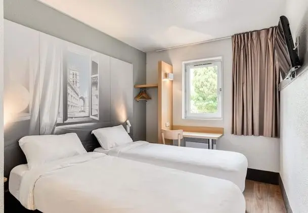 İki Ayrı Yataklı Oda, Sigara İçilmez