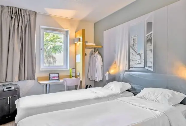 İki Ayrı Yataklı Oda, Sigara İçilmez