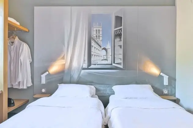 İki Ayrı Yataklı Oda, Sigara İçilmez