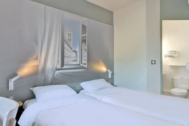 İki Ayrı Yataklı Oda, Sigara İçilmez