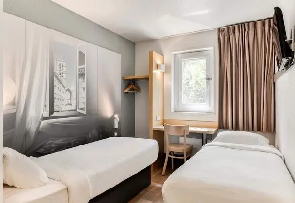 İki Ayrı Yataklı Oda, Sigara İçilmez